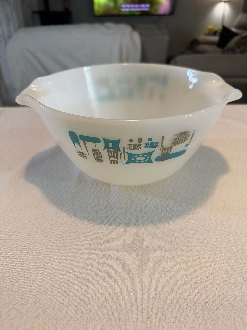 Royal USA Blue Heaven Milk Glass Mixing Bowl 1 1/2 Quart